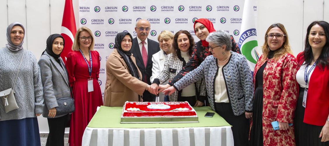 ''100. Yılda Türkiye'de Kadın Araştırmalarına Akademik Bir Değerlendirme'' Programı
